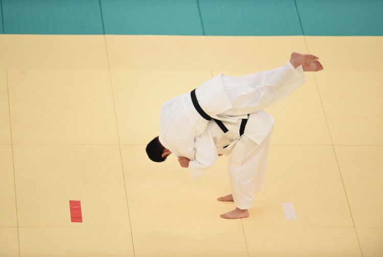 老将替补改变局势，主帅称其不可替代